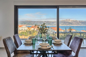 The Lookout Liveli - Premium Sea-View Apartment